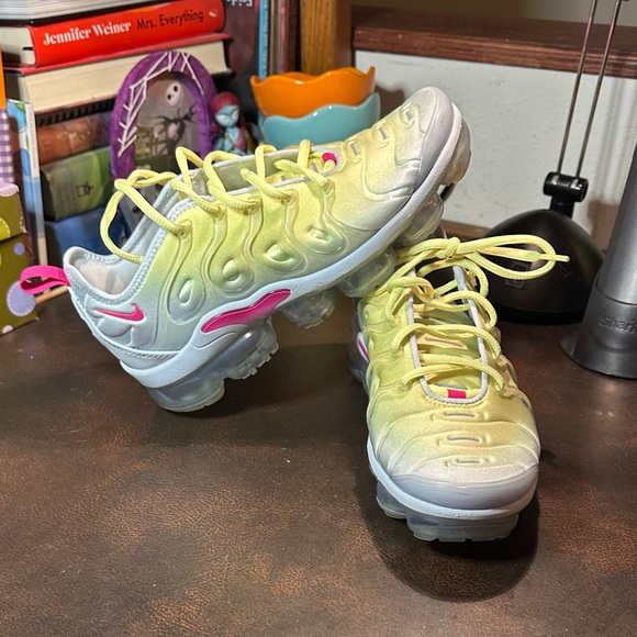 Nike Shoes - Yellow and white Nike Vapormax Plus